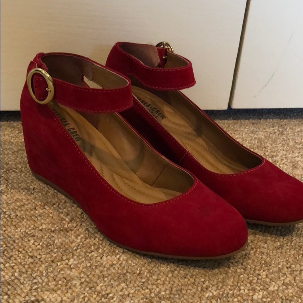 Red Chelsea crew black label low wedges size 6.